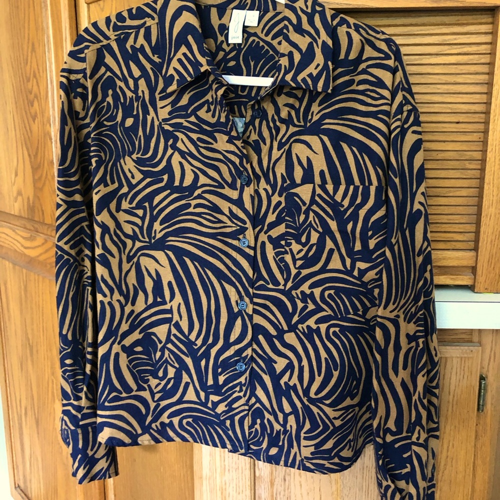 Women Jolie brand Size Small/Petite light rust and navy pattern, long sleeved